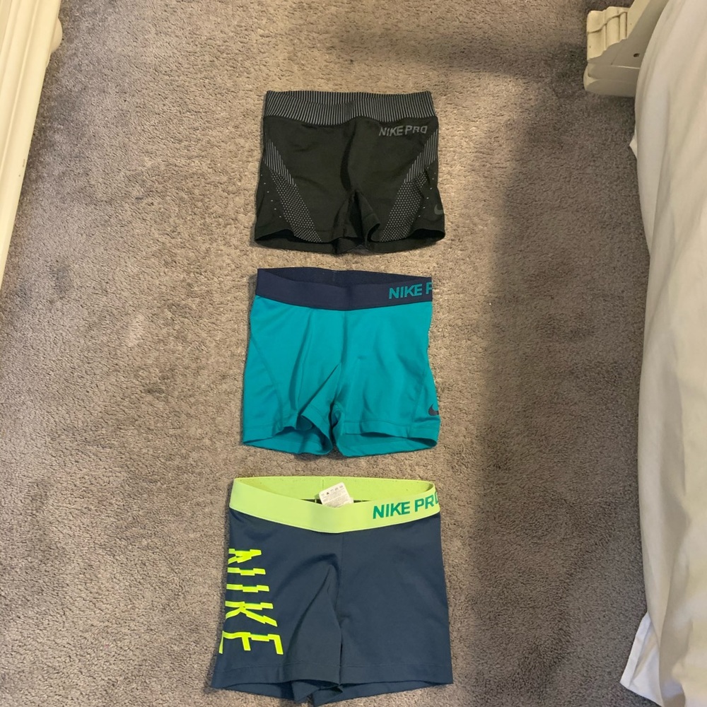 SET OF 3 NIKE PROS FOR $25
